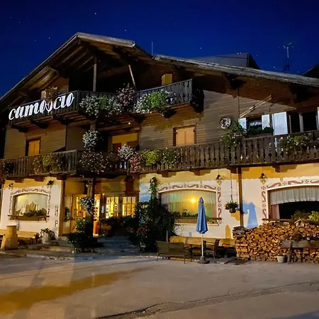 Отель Camoscio 3*